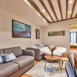 Urban Flat 02 - 4 Bedrooms Flat In Center Of Appartement