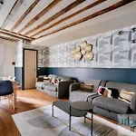 Urban Flat 02 - 4 Bedrooms Flat In Center Of Appartement Parijs