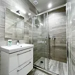 Appartement Urban Flat 02 - 4 Bedrooms Flat In Center Of Parijs