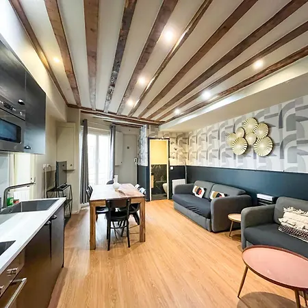 Urban Flat 02 - 4 Bedrooms Flat In Center Of *