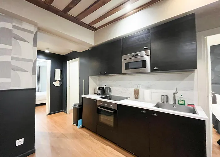 Lejlighed Urban Flat 02 - 4 Bedrooms Flat In Center Of