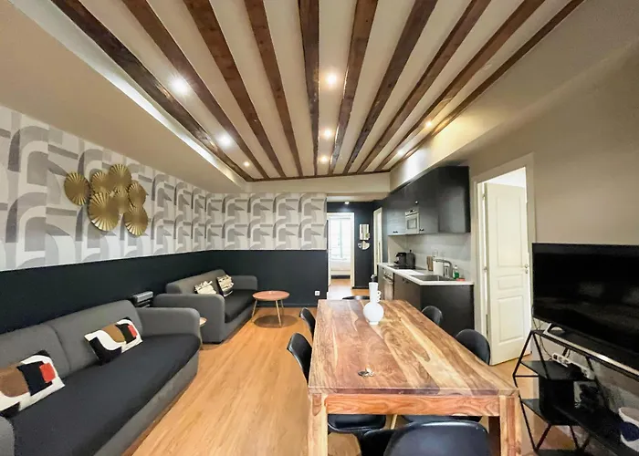 Urban Flat 02 - 4 Bedrooms Flat In Center Of